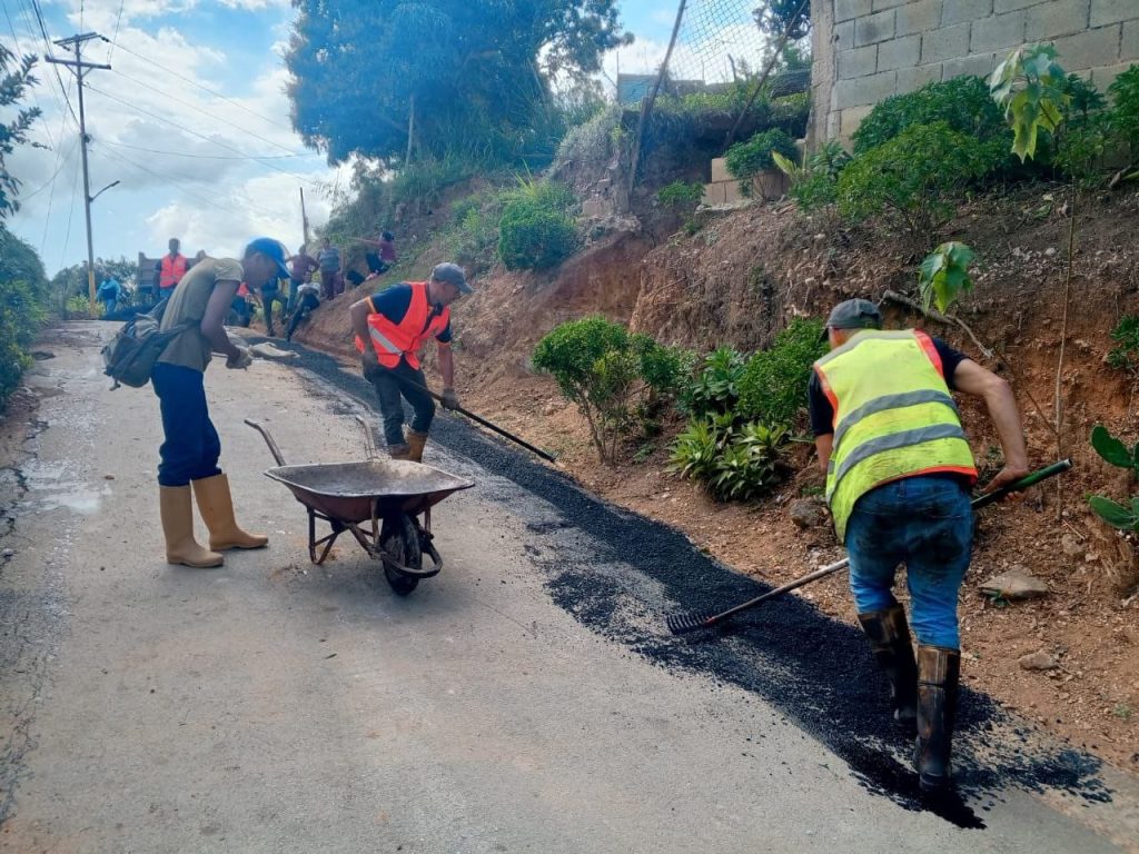 Alcaldía de Guaicaipuro vacía más de 3.000 toneladas de asfalto