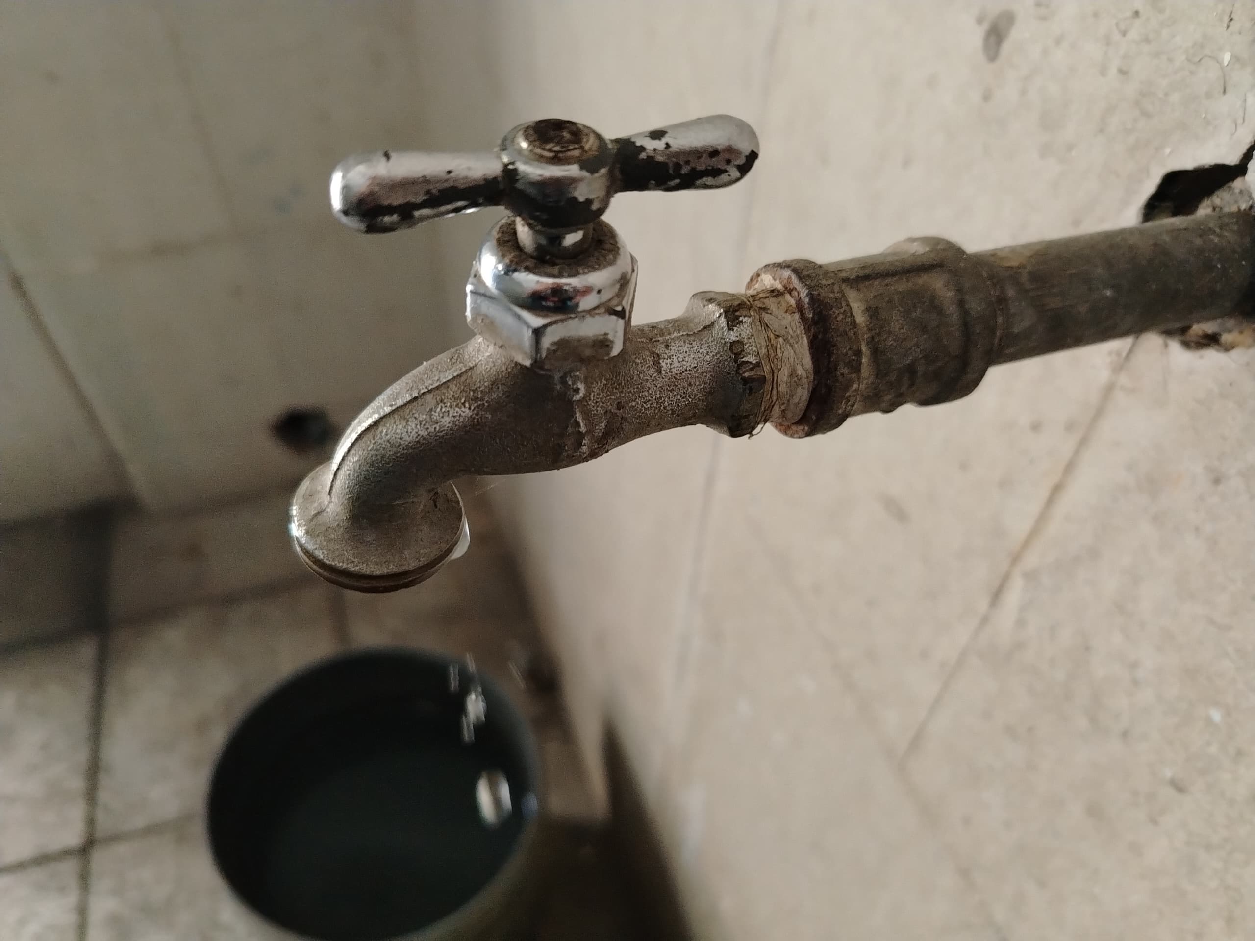 Bajo caudal e interrupciones marcan ciclos en Los Teques