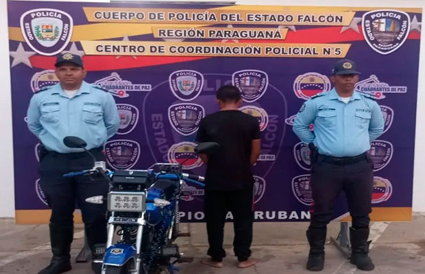 Lo detienen por agredir verbalmente a grupo de médicos