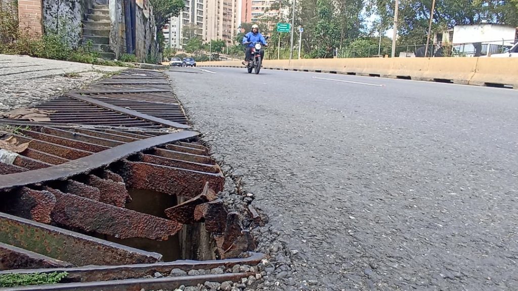 Tanquillas deterioradas meten miedo en Los Teques