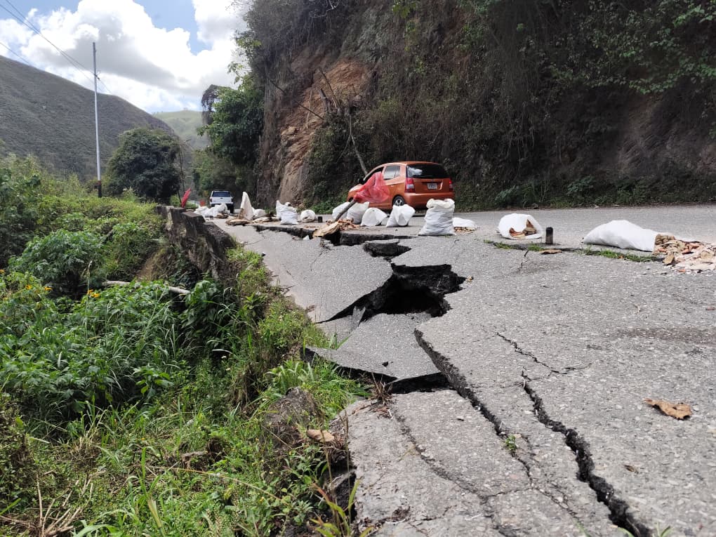 Cede la vía en la carretera vieja Los Teques–Caracas