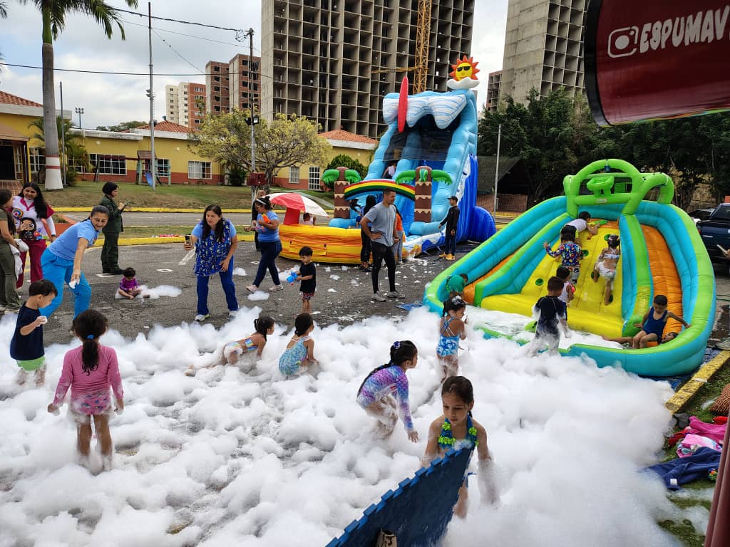 Instalan parque acuático en Los Coquitos