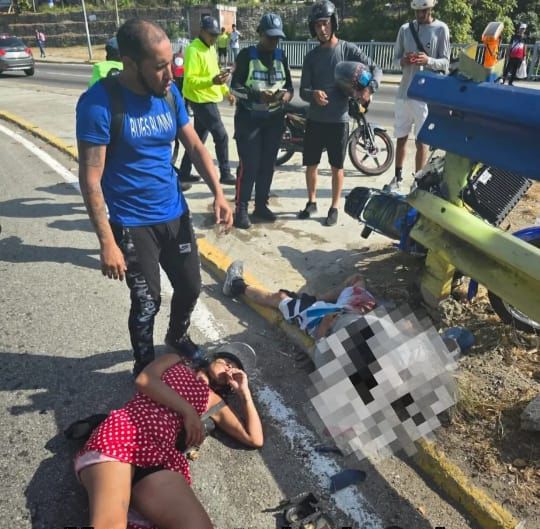 Exceso de velocidad cobra la vida de un motorizado