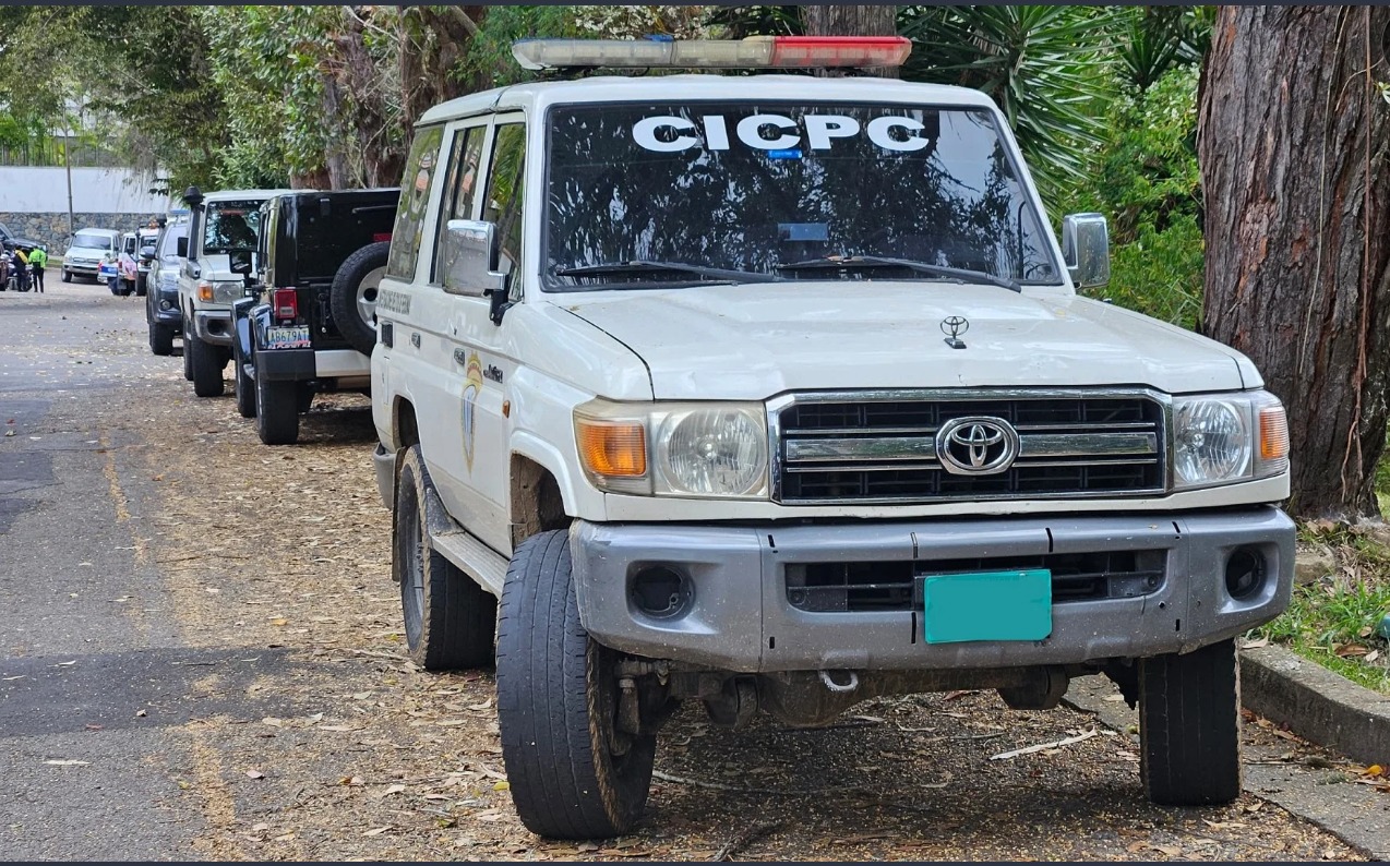 Hallan cadáver apuñalado de una mujer