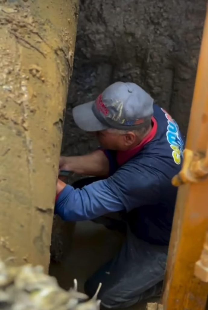 Tapan hueco en Club de Campo tras reparación de una tubería