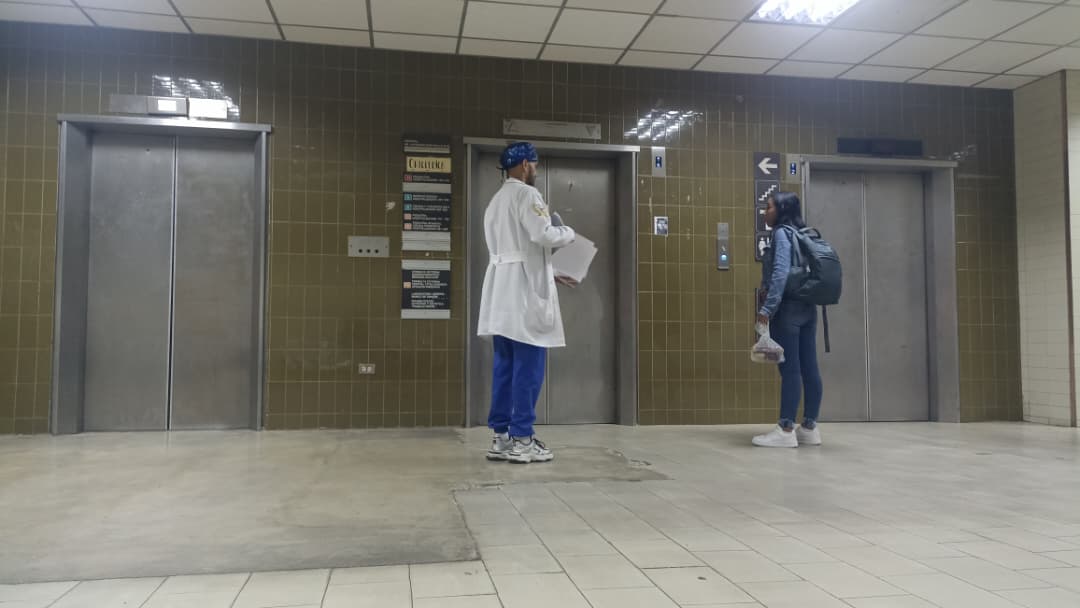 Pánico en el Victorino tras caída de ascensor