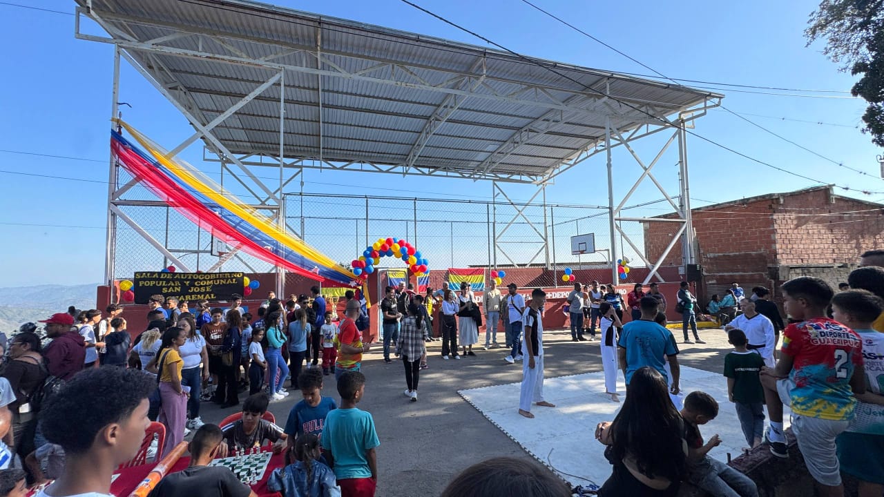 Entregan cancha rehabilitada en Santa María