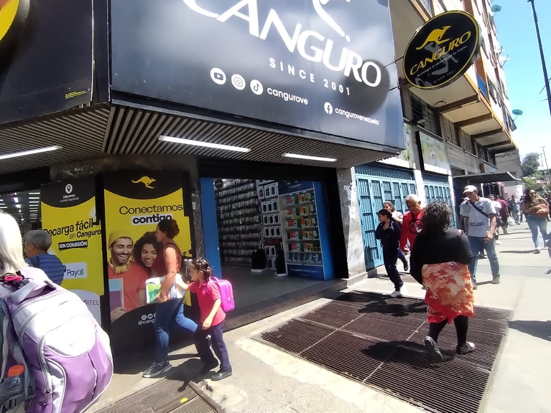 Denuncian hedor de tanquilla en la Bermúdez