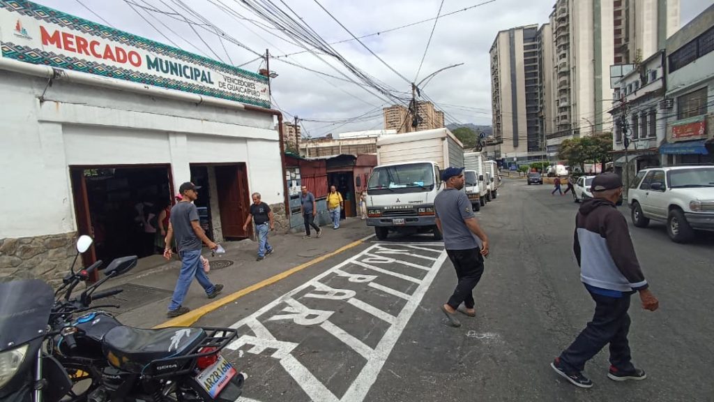 Eliminan estacionamientos improvisados en el Vencedores