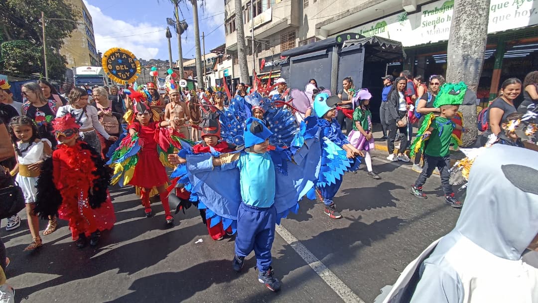 Colores, calipso y alegría pautaron inicio de carnavales en Los Teques