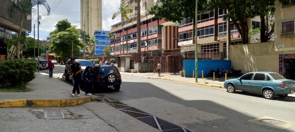 Denuncian falta de visibilidad en cruce de la avenida Bolívar