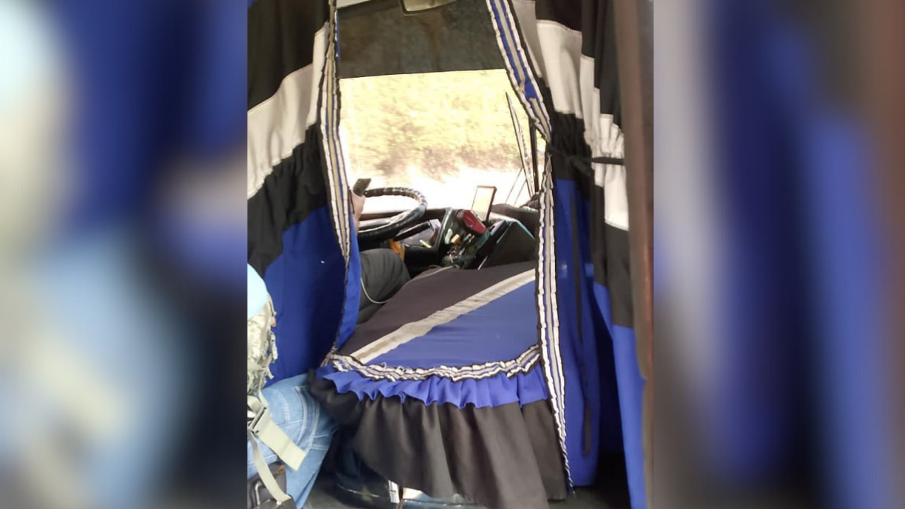 Autobusero pone en riesgo a pasajeros