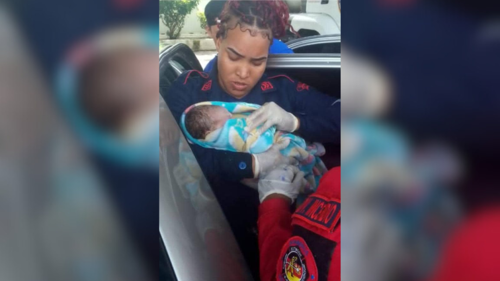 Mujer da a luz en medio de una cola en Guatire