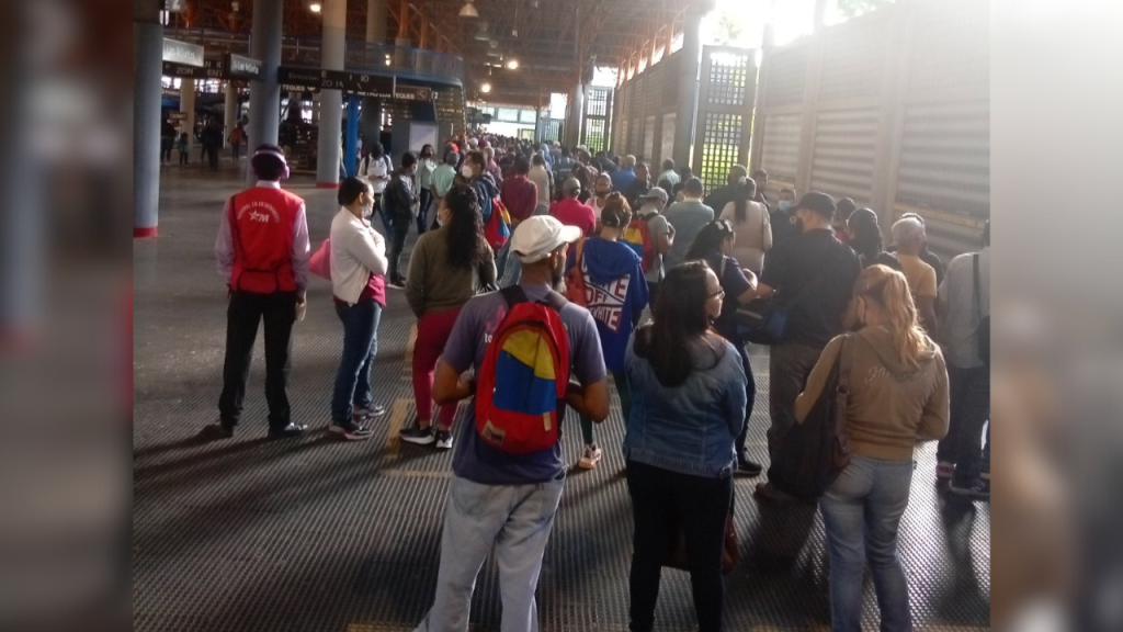Falla técnica paraliza el Metro de Los Teques