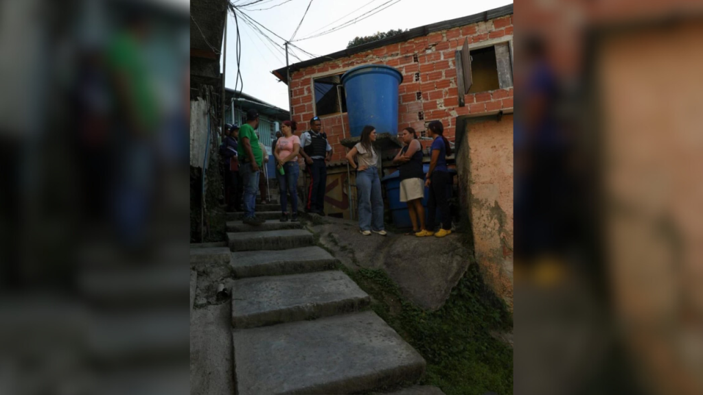 Mujica atiende a familia afectada por un incendio en Barola