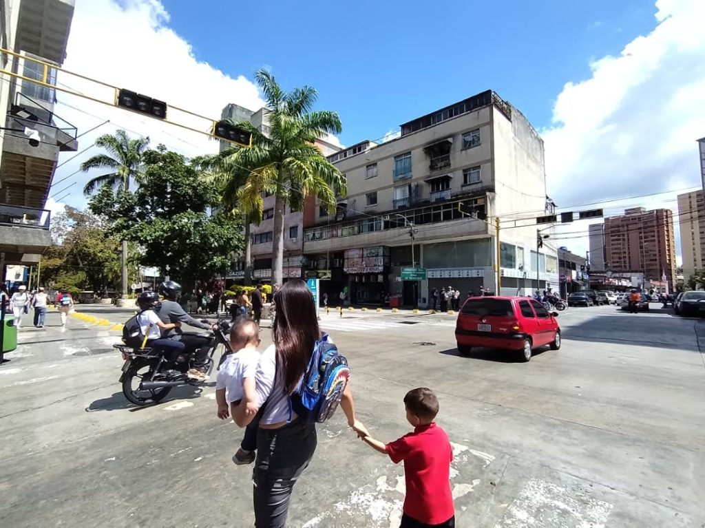 Conductores alertan de semáforo averiado en la Bermúdez