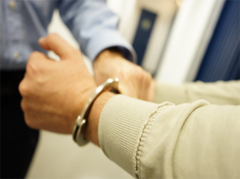 Trabajador de fundación abusó de una adulta mayor