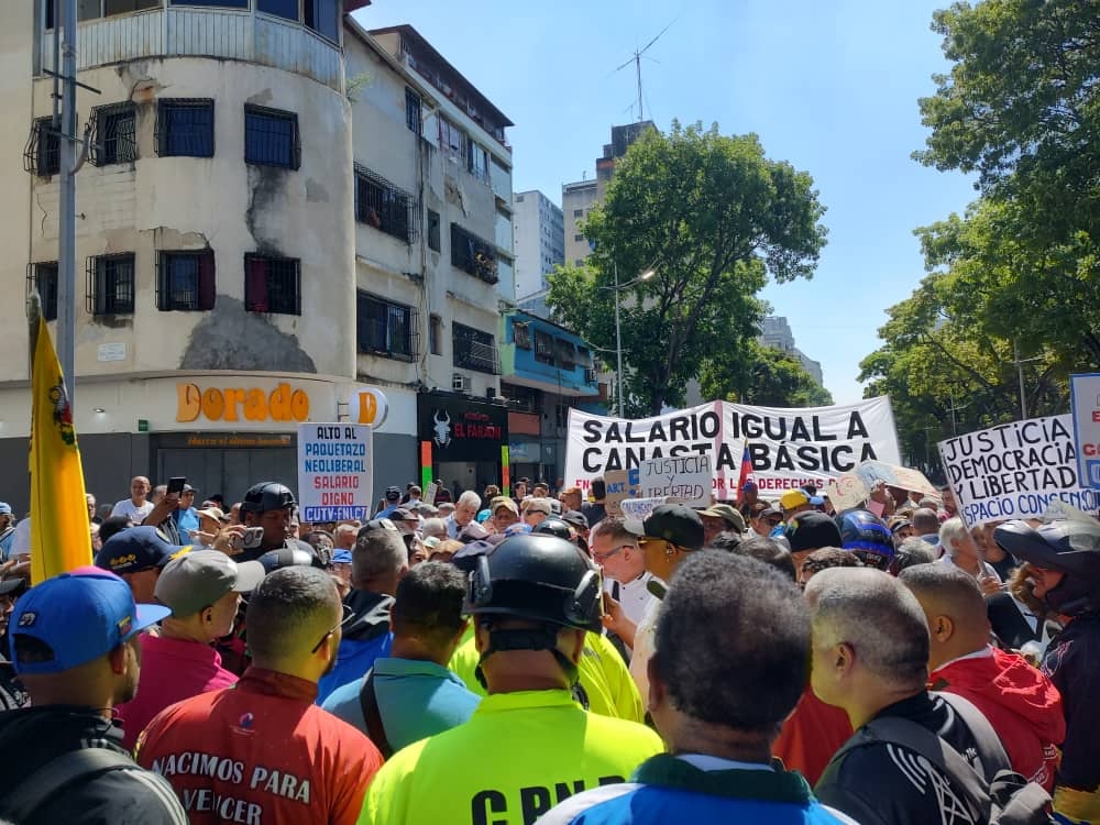 Trabajadores y jubilados protestaron por salarios dignos