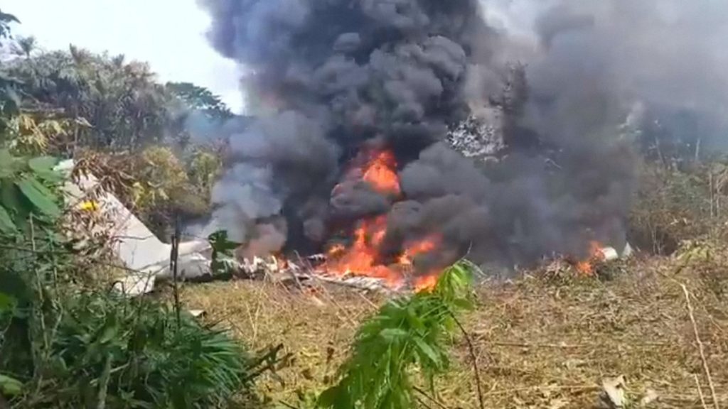 Al menos 8 muertos tras accidente de avión de la Fuerza Aérea de Colombia