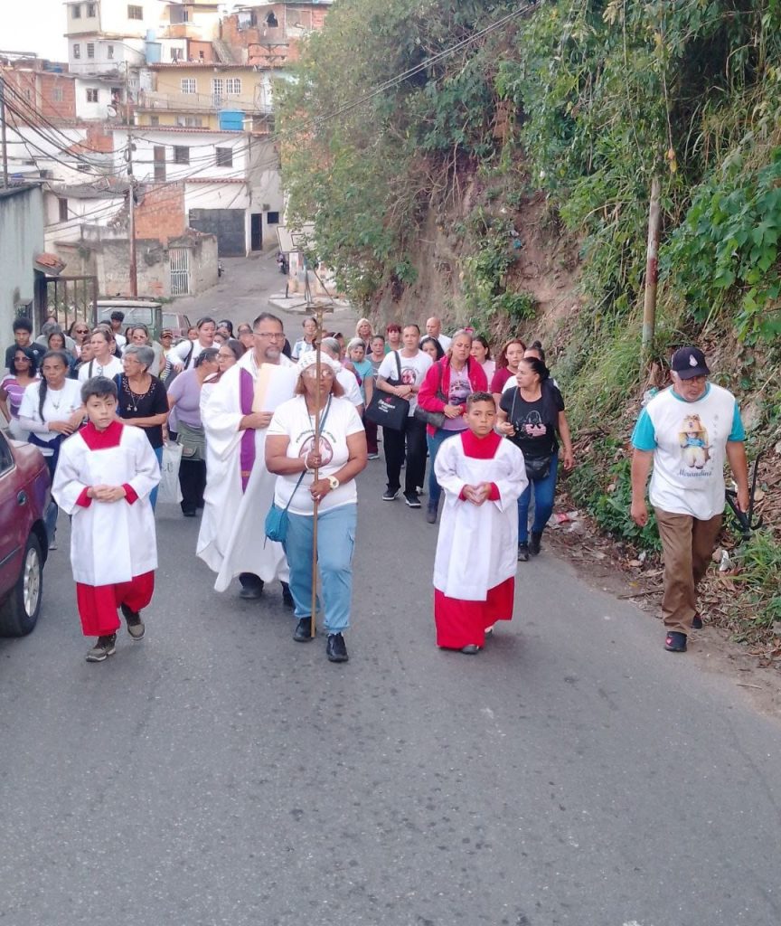 Promeseros de Jesús recrearon Viacrucis
