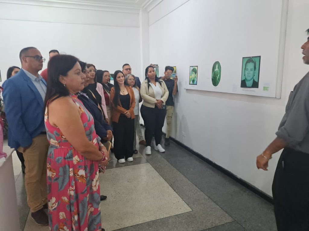 Inauguran galería fotográfica en honor a las guaicaipureñas