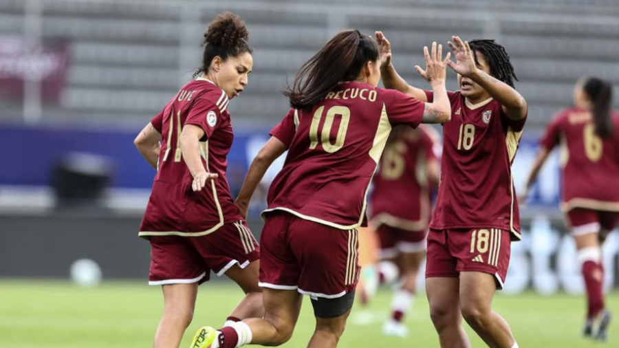 Vinotinto femenina define su calendario de abril