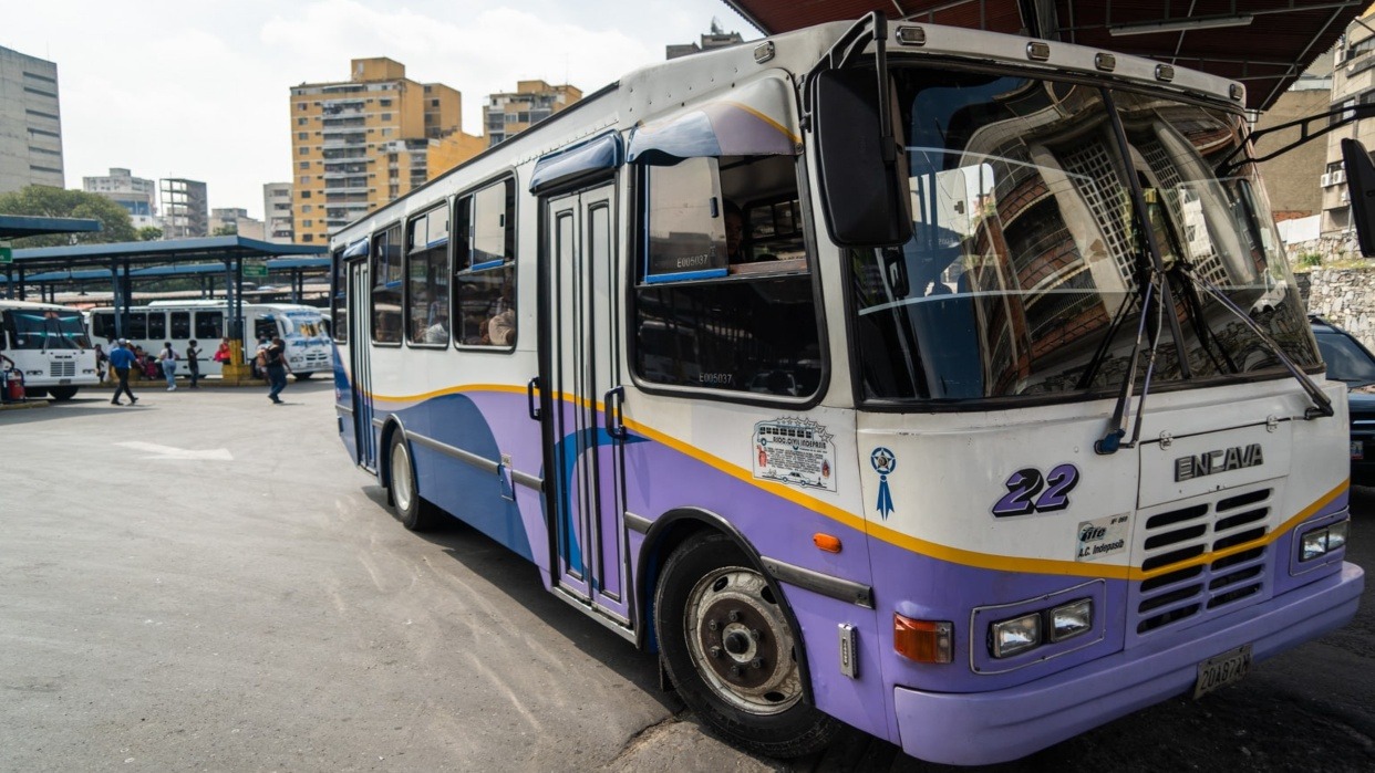 Habilitan autobuses en terminales