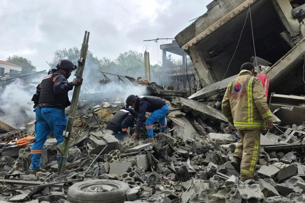 Israel y EEUU atacan las dos principales siderúrgicas de Irán