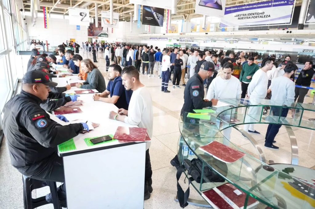 Retornan 134 venezolanos con la Gran Misión Vuelta a la Patria