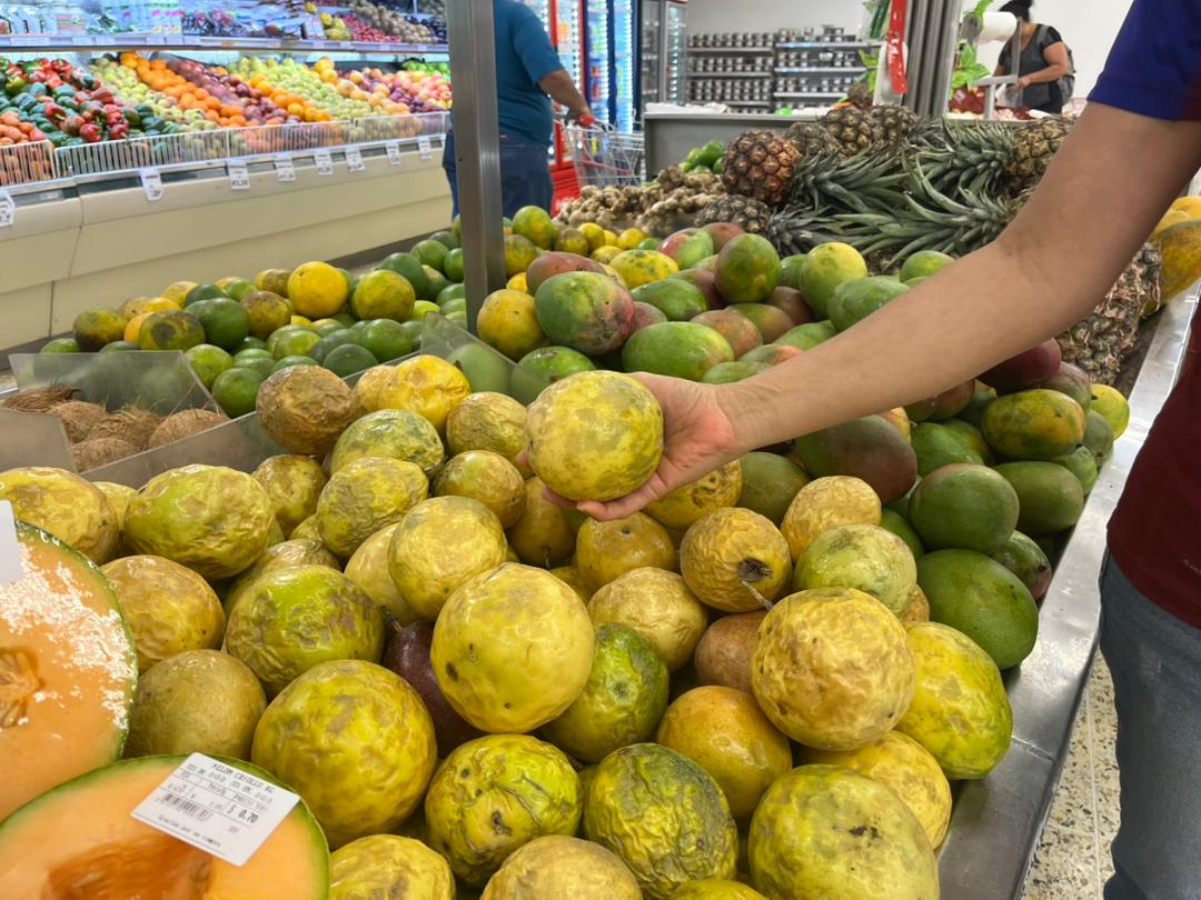 Consumir frutas requiere un presupuesto mínimo de $10 semanales