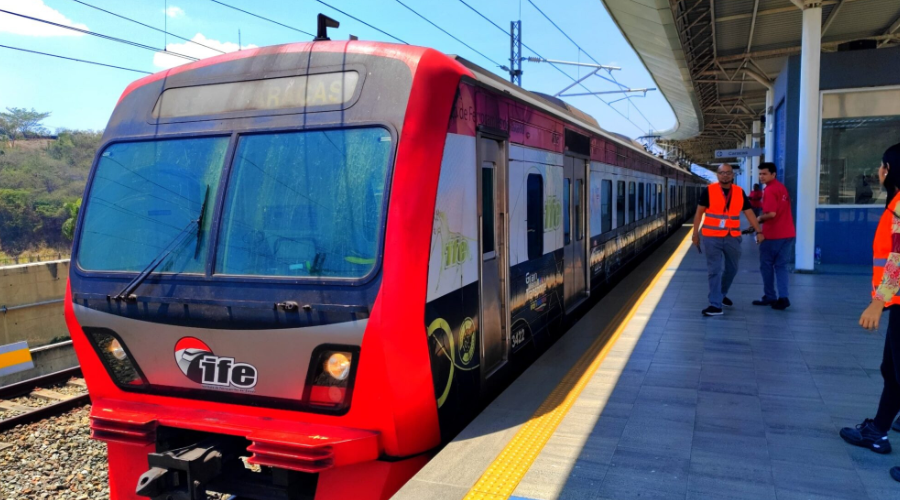Reestablecido servicio comercial del ferrocarril