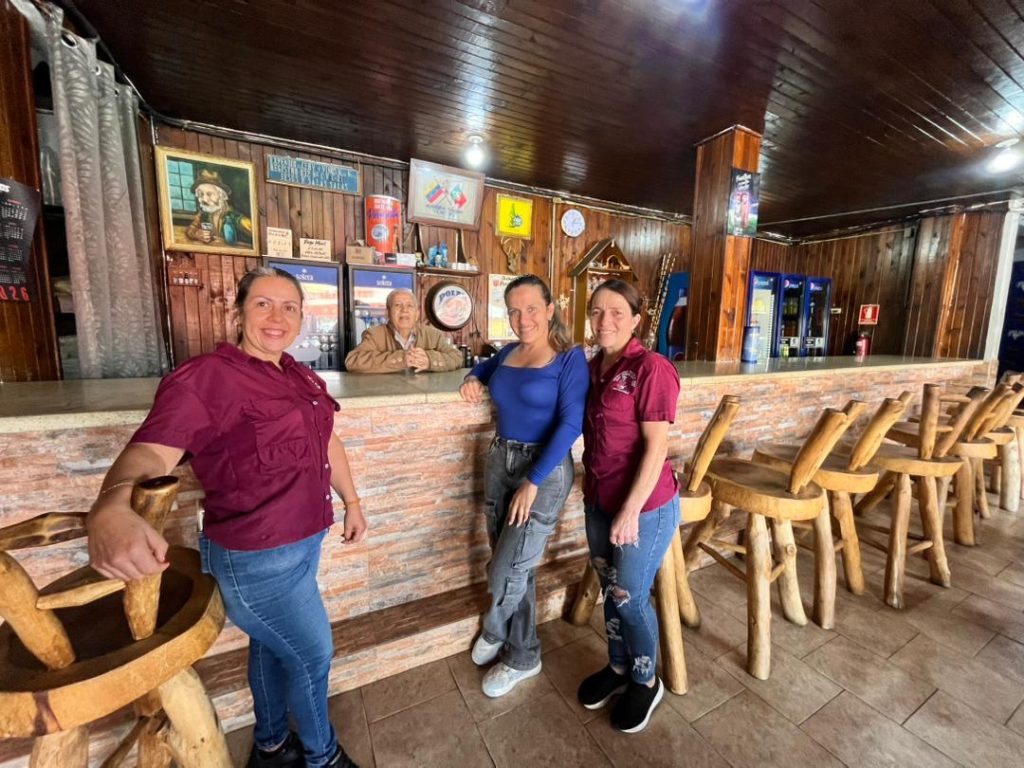 Comercios de Pozo de Rosas se mantienen a flote