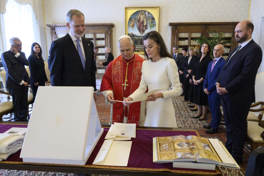 Reyes de España se reunieron con el Papa por una hora