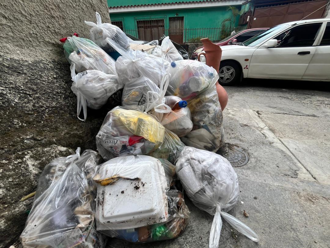 Reclaman que en José Manuel no recogen la basura
