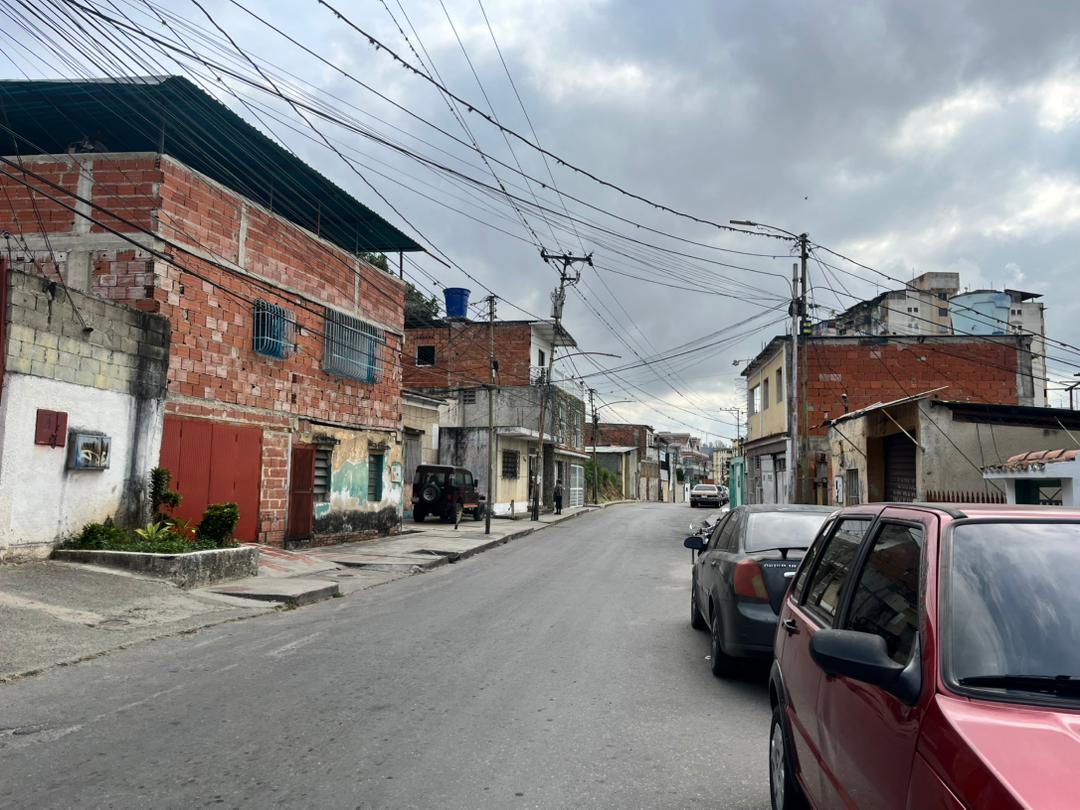 Ya tienen 21 días sin agua en la calle Páez
