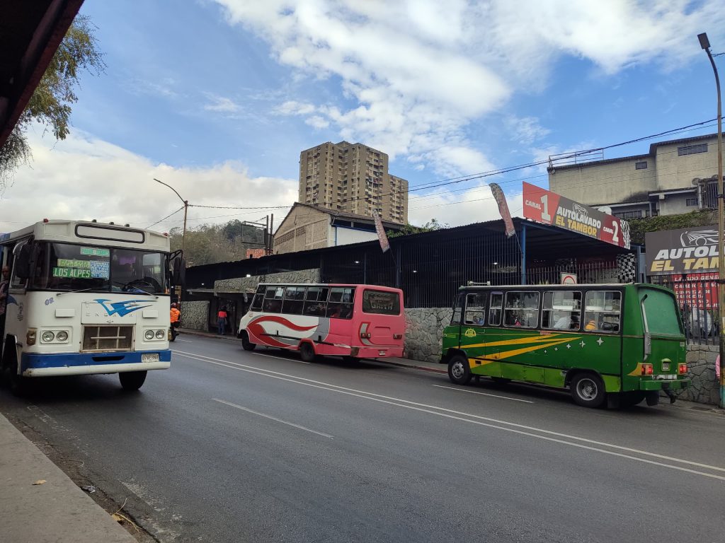 Transportistas de Los Teques no acataron llamado a paro