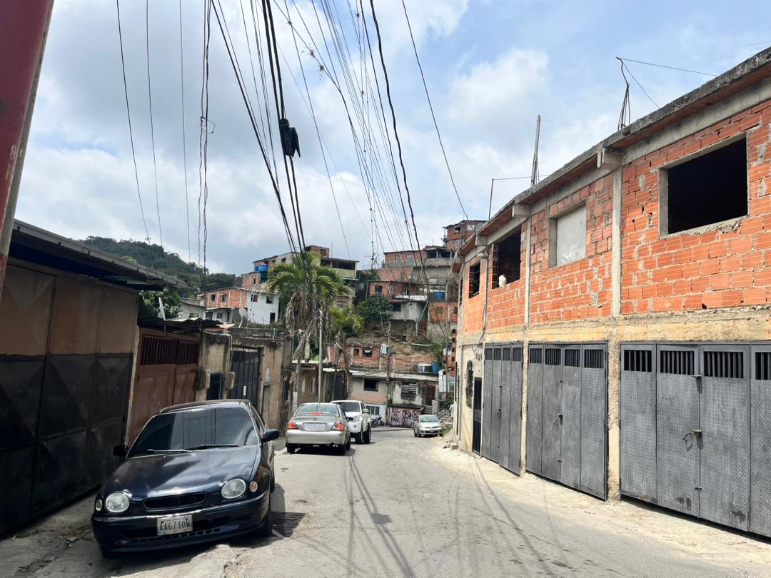 Bajones de luz siguen golpeando a sectores de Los Teques