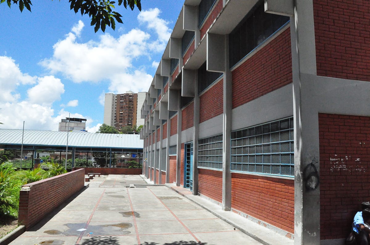 El liceo Miranda nocturno funciona sin baños