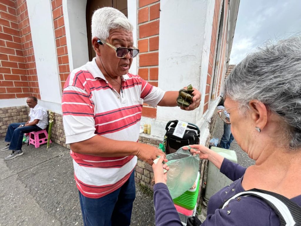 Francisco, el vendedor que tiene “un millón de amigos”