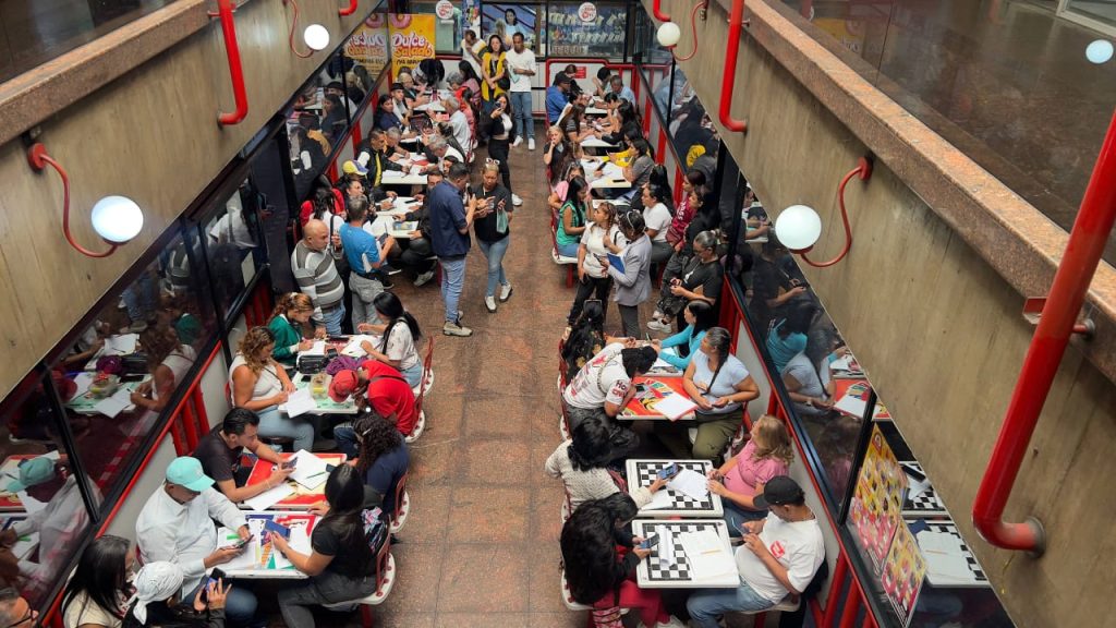 Emprendedores se forman en comercio electrónico