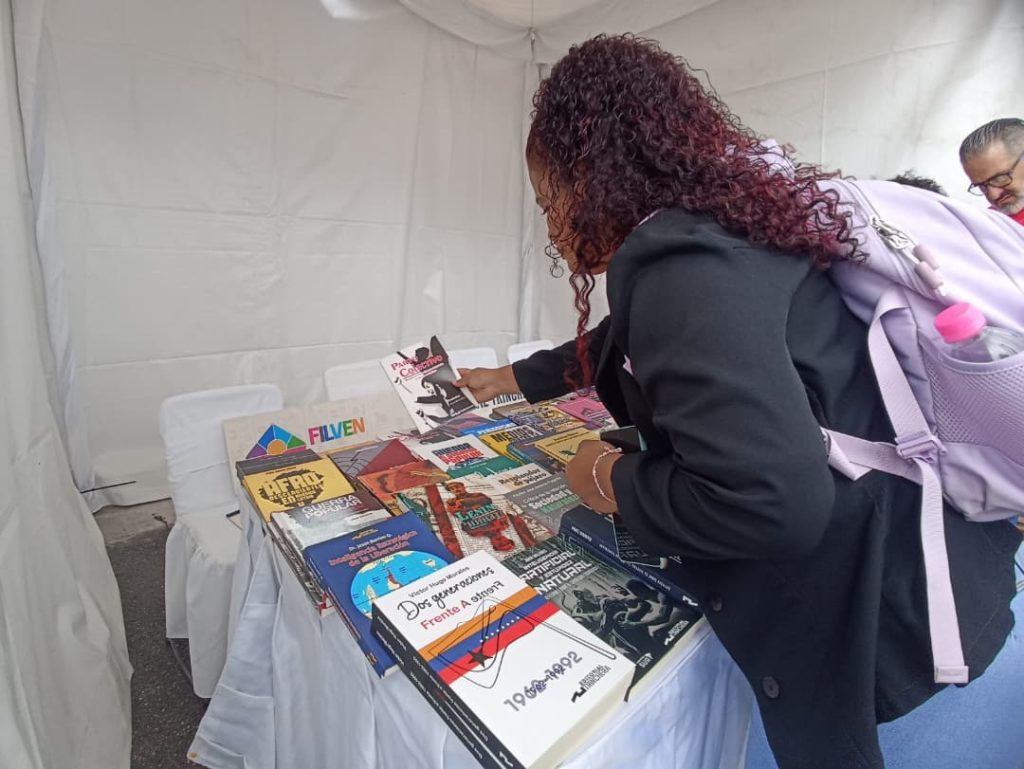 La Cascada se llena de libros