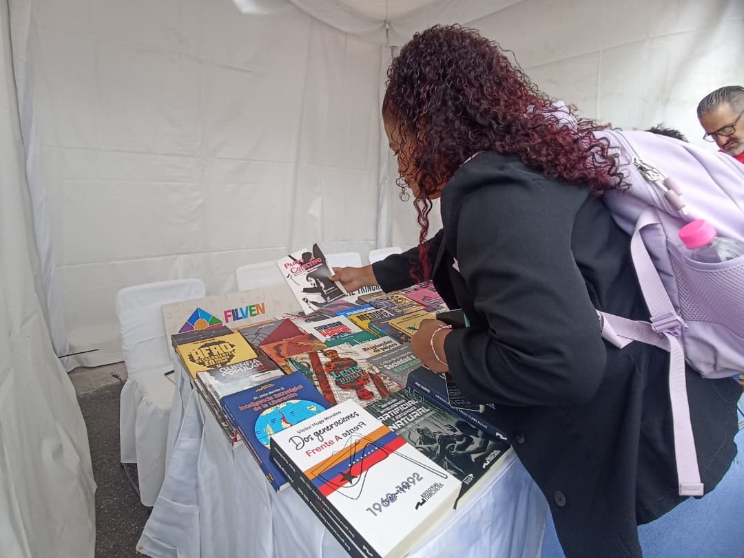 La Cascada se llena de libros