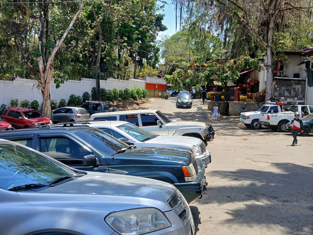 Estacionamientos mantienen la tarifa plana en Los Teques