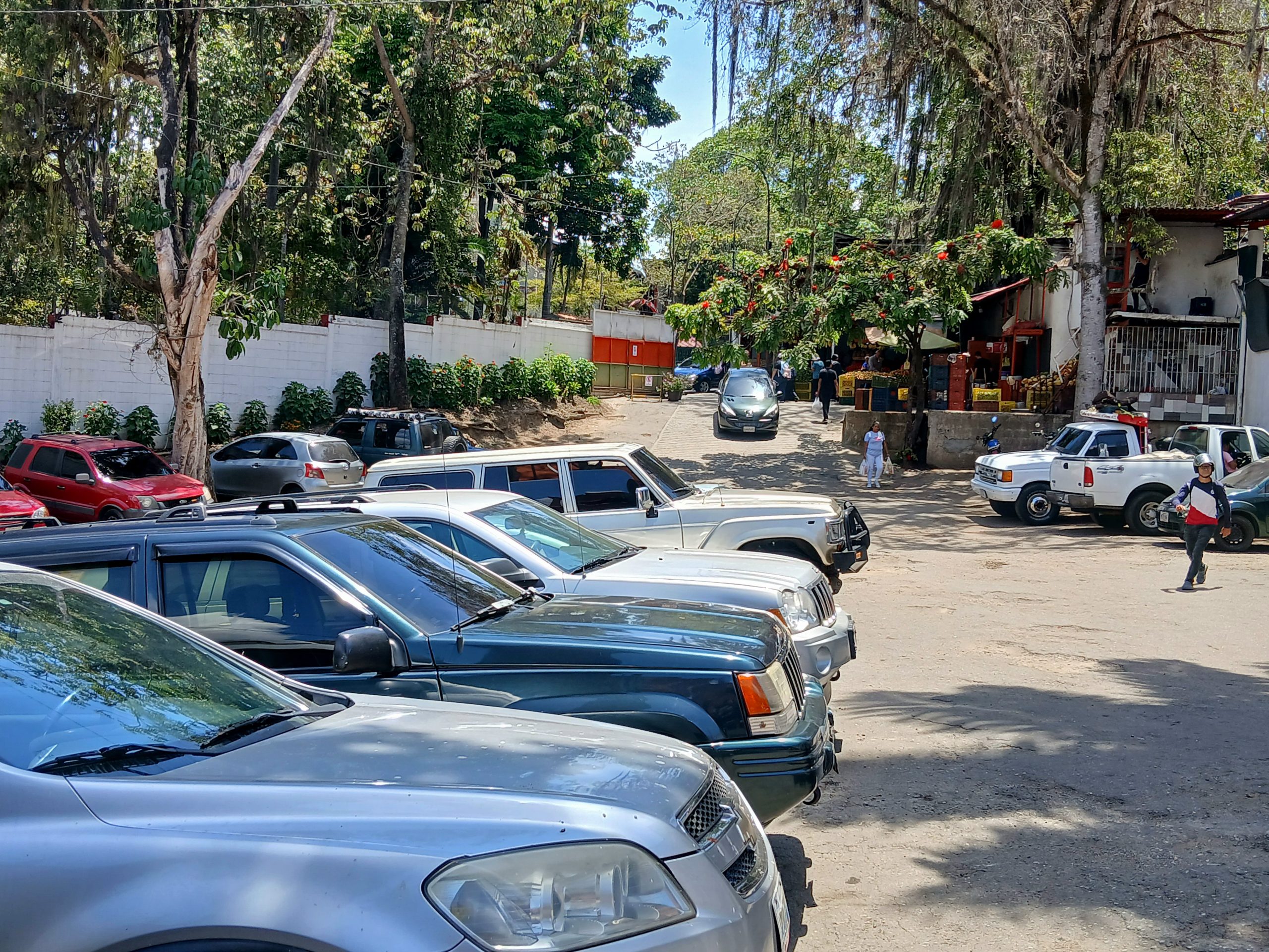 Estacionamientos mantienen la tarifa plana en Los Teques