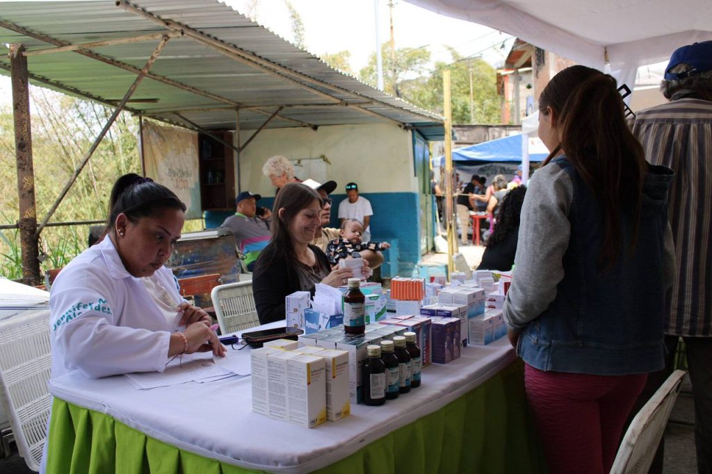 Ofrecen atención médica a 300 vecinos de Las Aguaditas