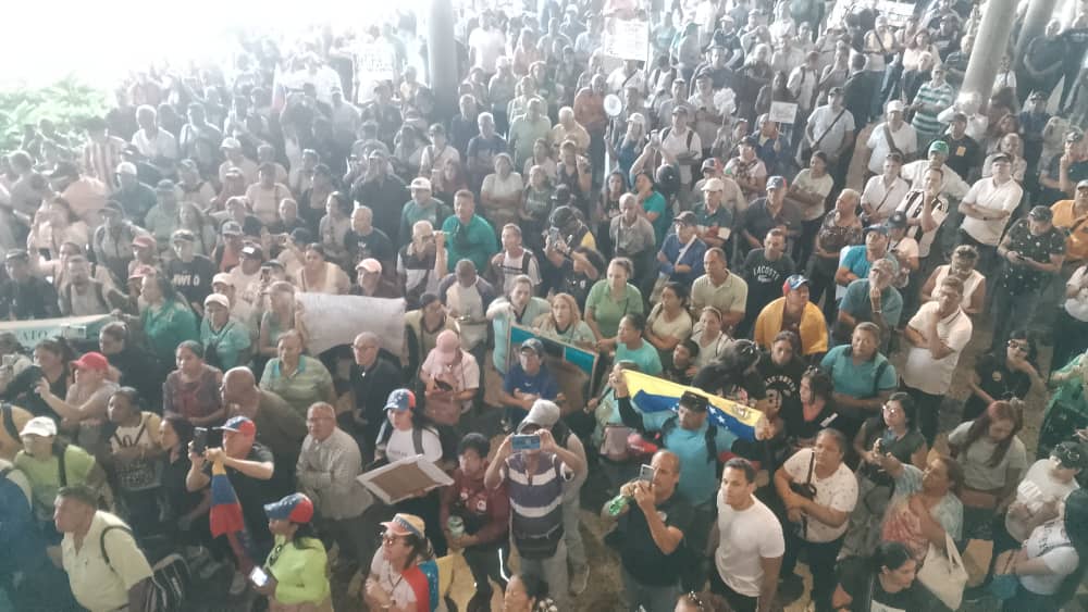 Pago de bono de Bs. 12,50 causa indignación en docentes