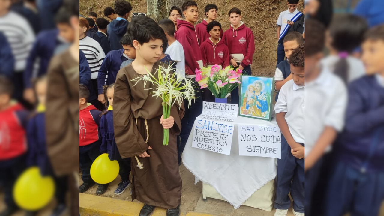 Niños veneraron a San José durante procesión en Los Teques