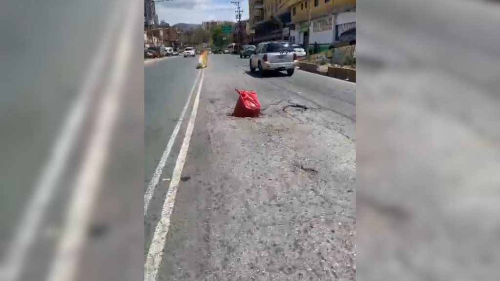 Bolsa de escombros alerta de hueco en la Panamericana