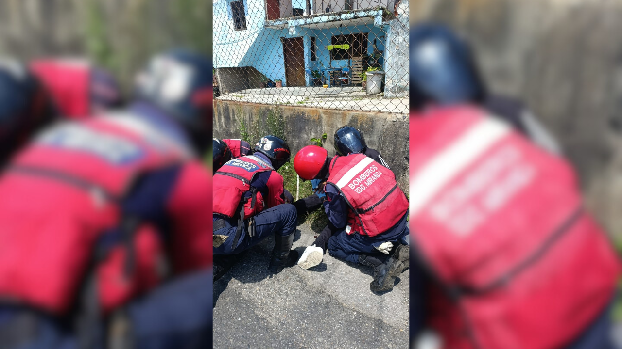 Motorizado resultó lesionado tras chocar con un Twingo