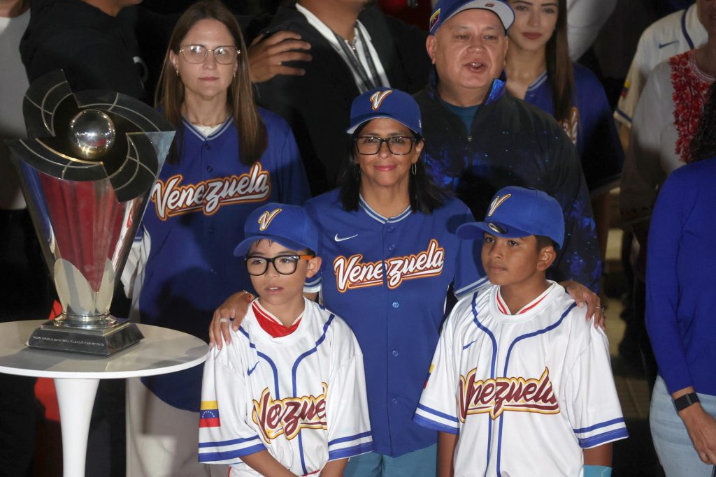 Venezuela recibió el trofeo del Clásico Mundial de Béisbol